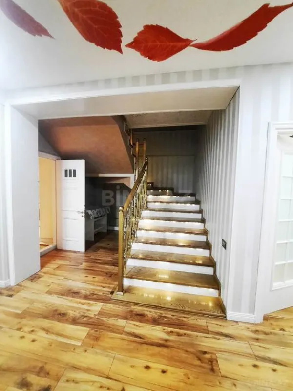 Satılır 6 otaqlı mənzil 433 m²