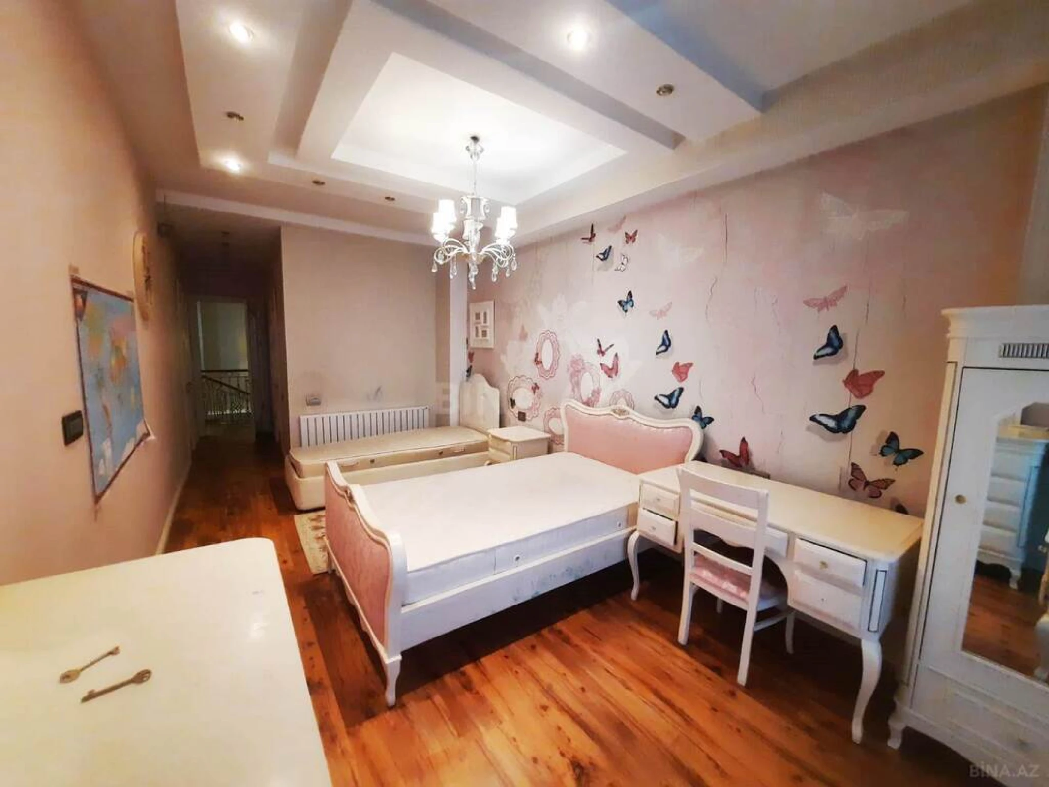 Satılır 6 otaqlı mənzil 433 m²