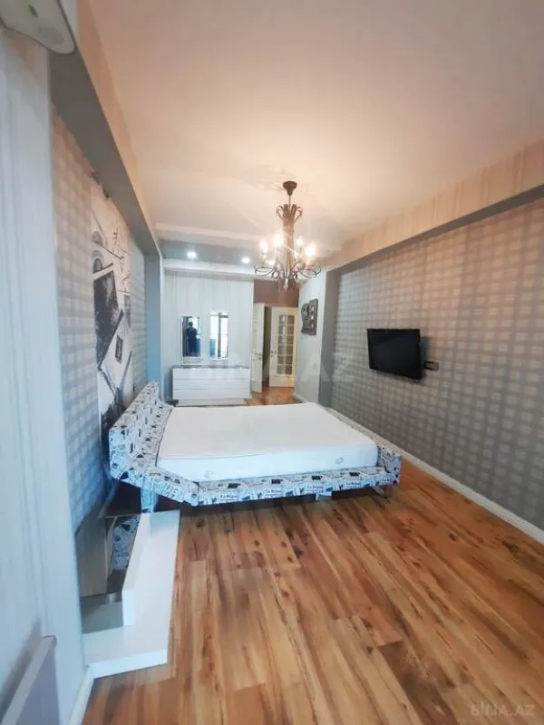 Satılır 6 otaqlı mənzil 433 m²