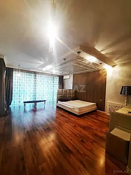Satılır 6 otaqlı mənzil 433 m²