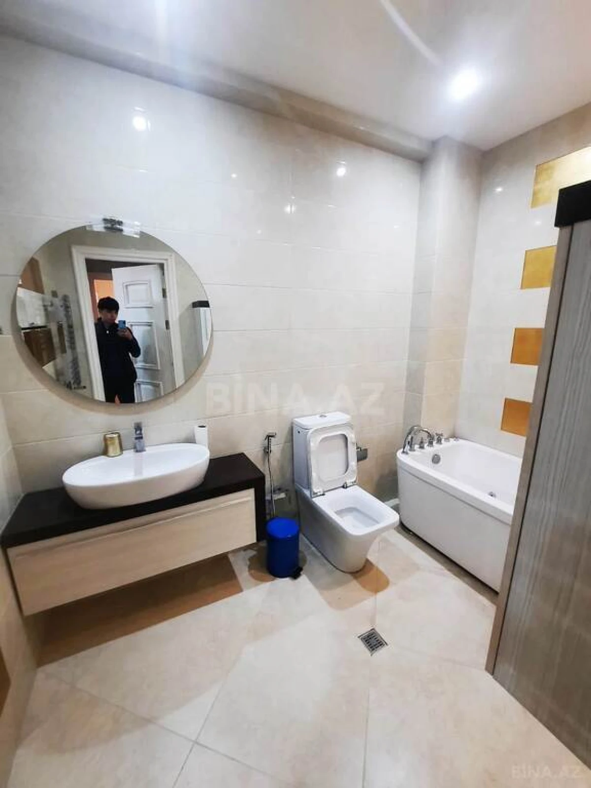 Satılır 6 otaqlı mənzil 433 m²