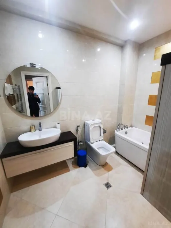 Satılır 6 otaqlı mənzil 433 m²