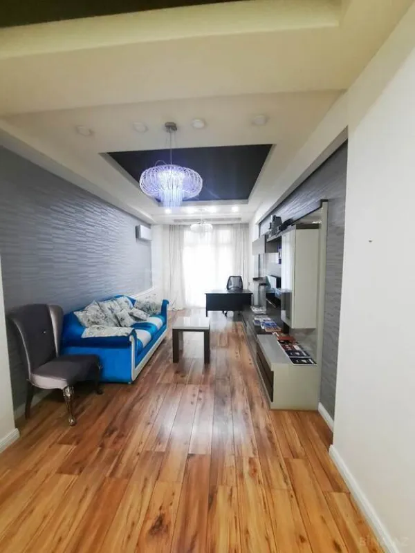 Satılır 6 otaqlı mənzil 433 m²