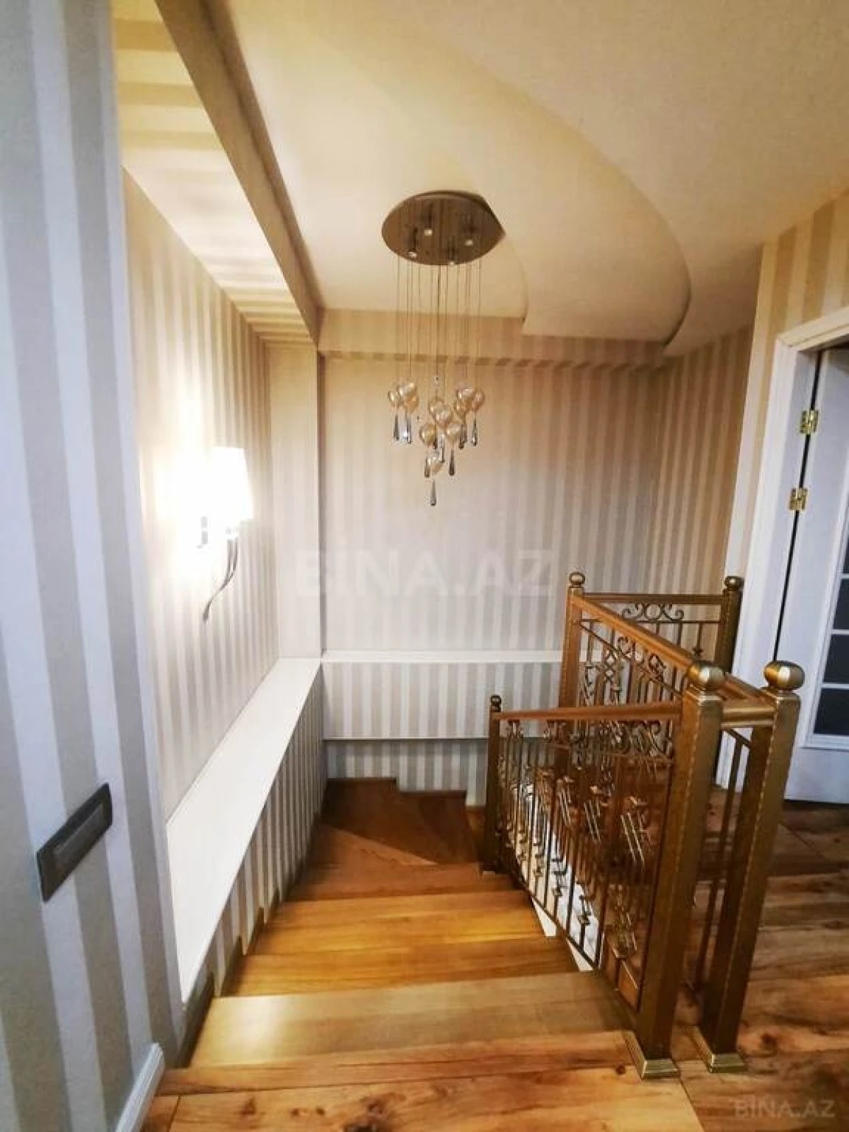 Satılır 6 otaqlı mənzil 433 m²