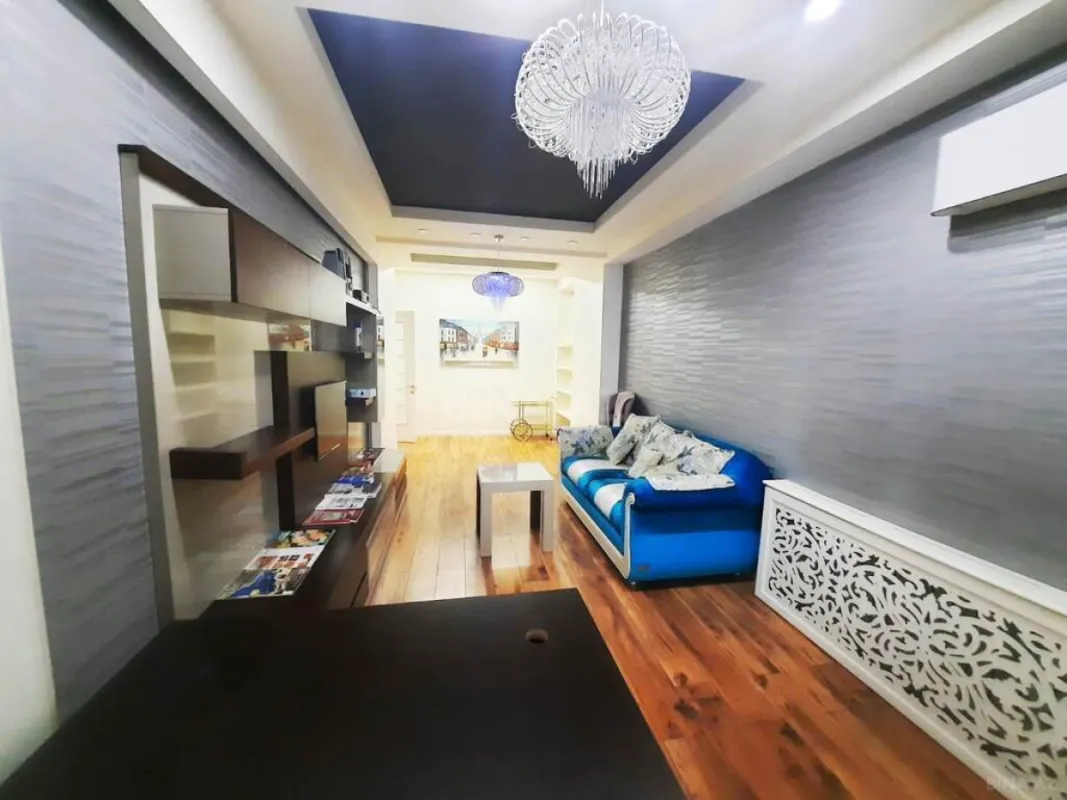 Satılır 6 otaqlı mənzil 433 m²