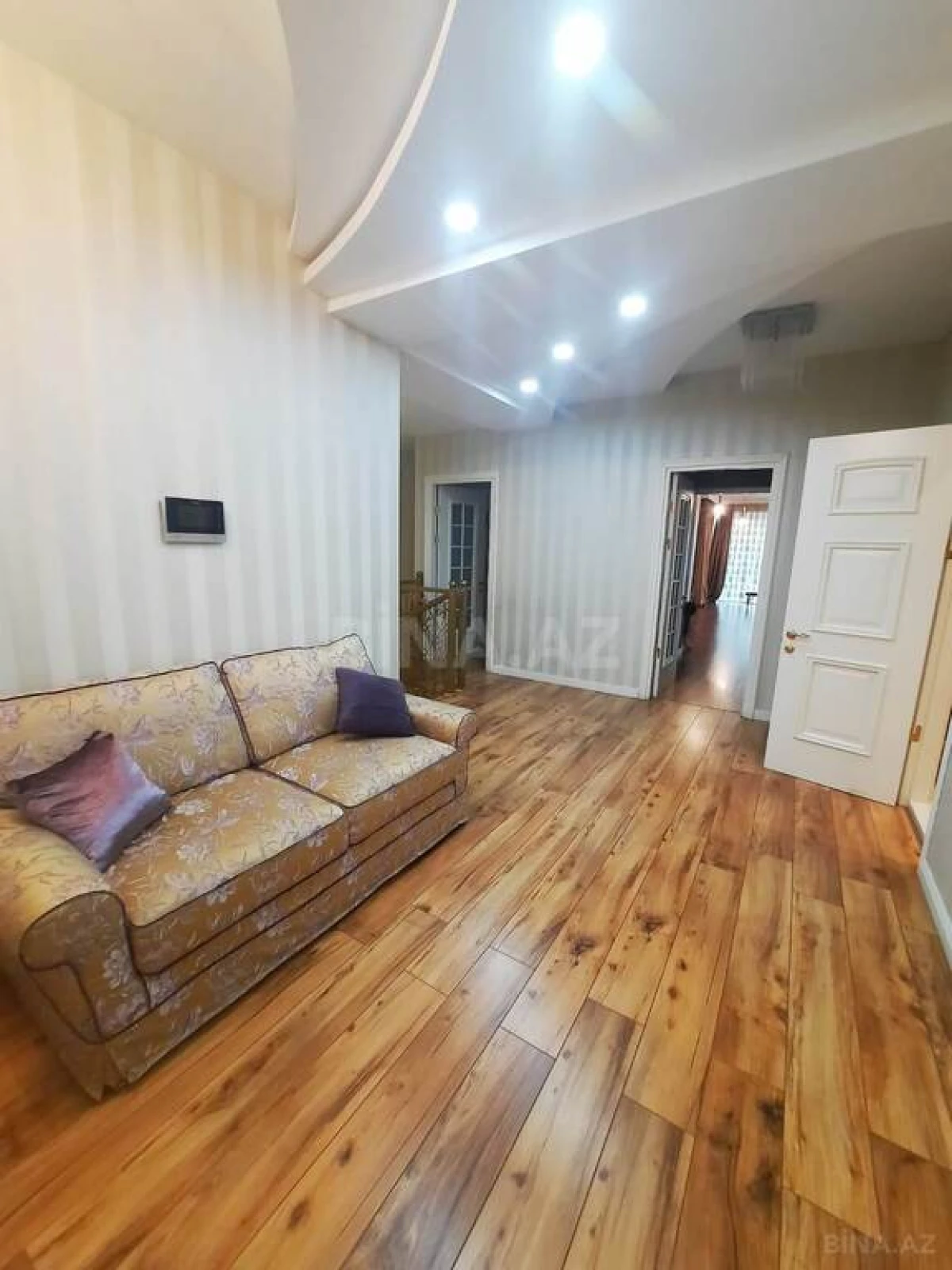Satılır 6 otaqlı mənzil 433 m²