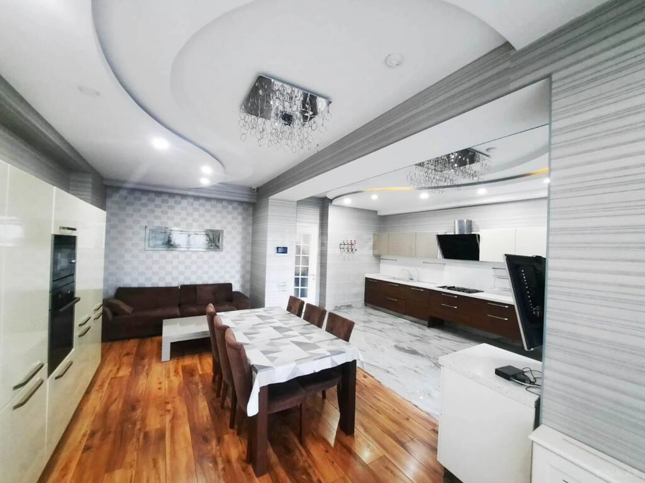 Satılır 6 otaqlı mənzil 433 m²