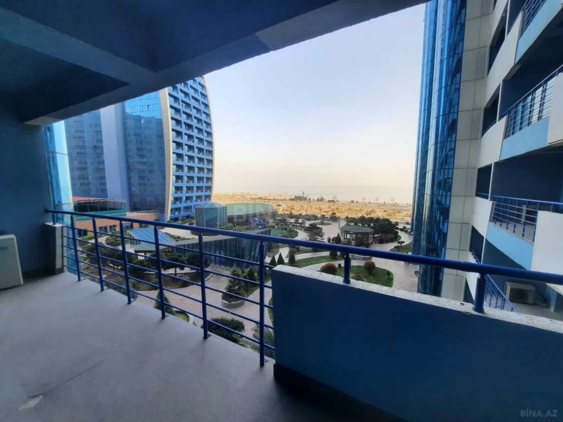 Satılır 6 otaqlı mənzil 433 m²