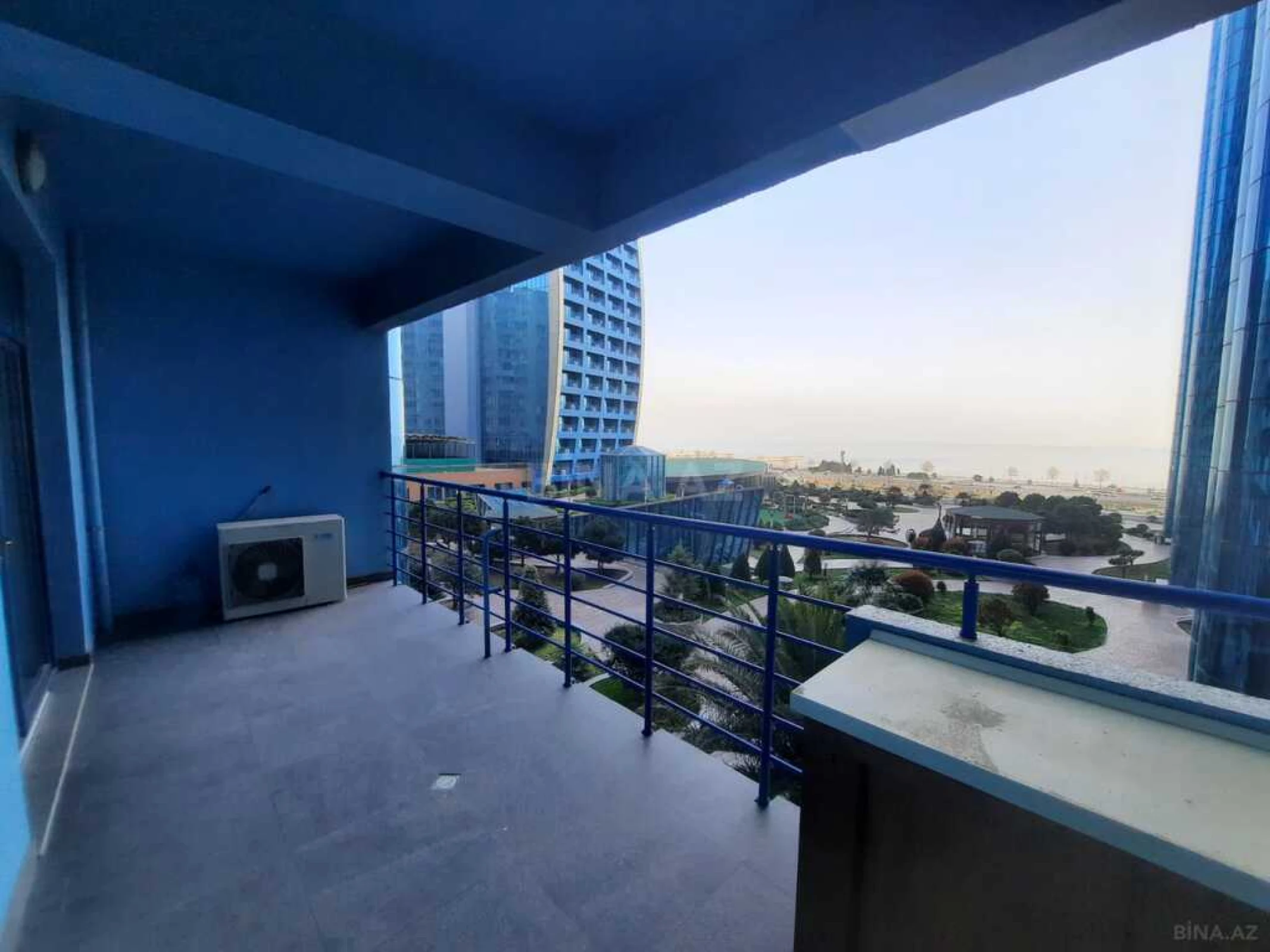 Satılır 6 otaqlı mənzil 433 m²