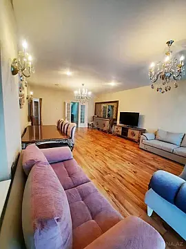 Satılır 6 otaqlı mənzil 433 m²