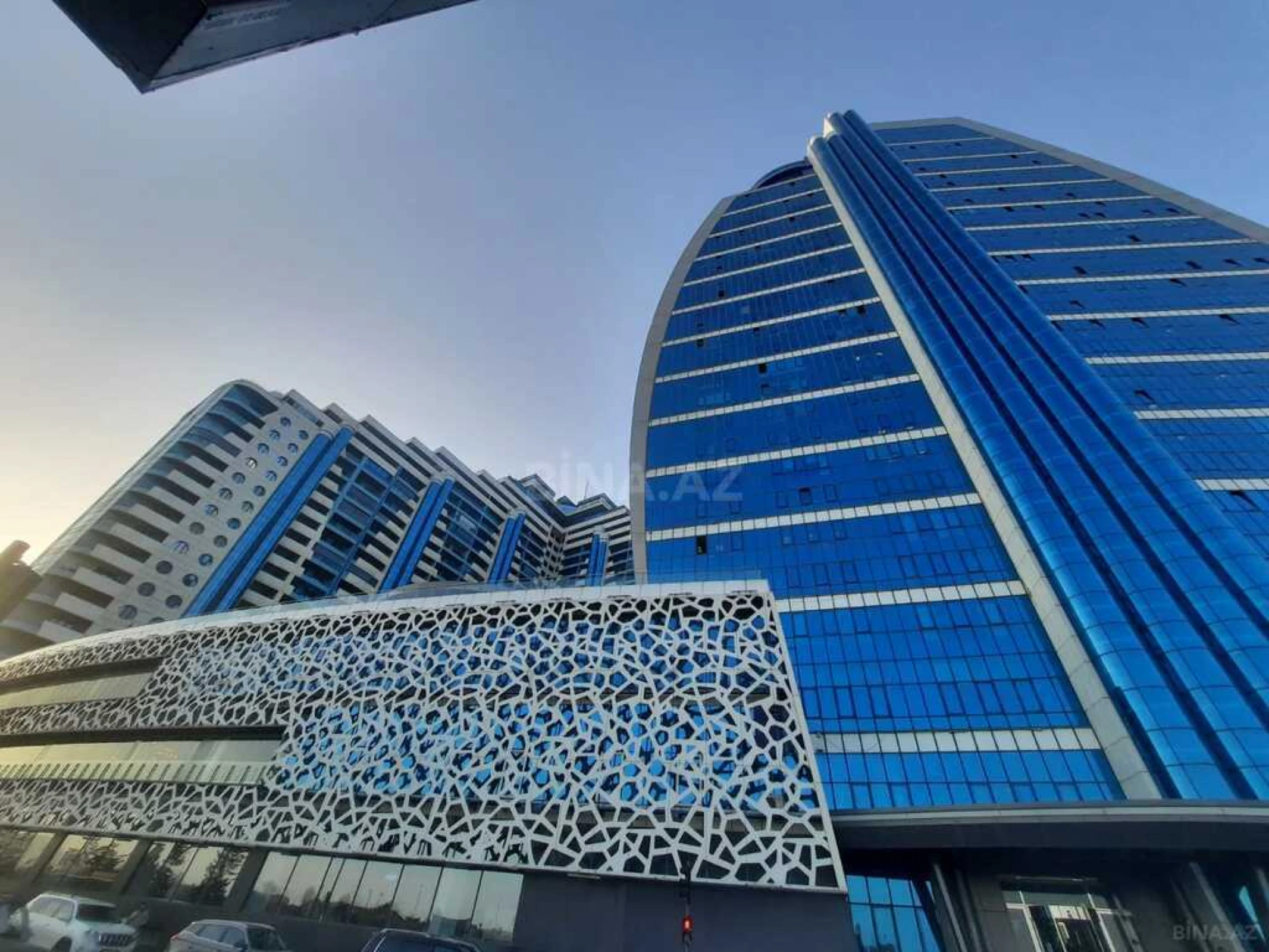 Satılır 6 otaqlı mənzil 433 m²