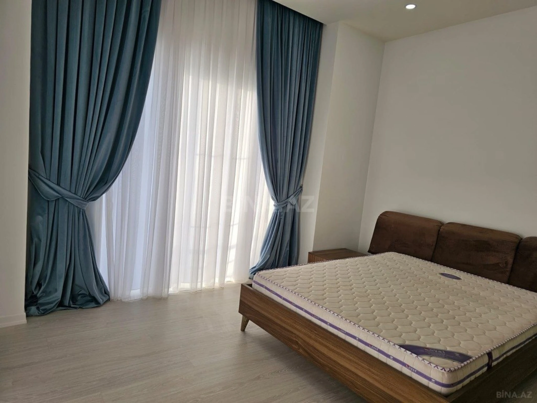 Kirayə verilir 5 otaqlı həyət evi 260 m²