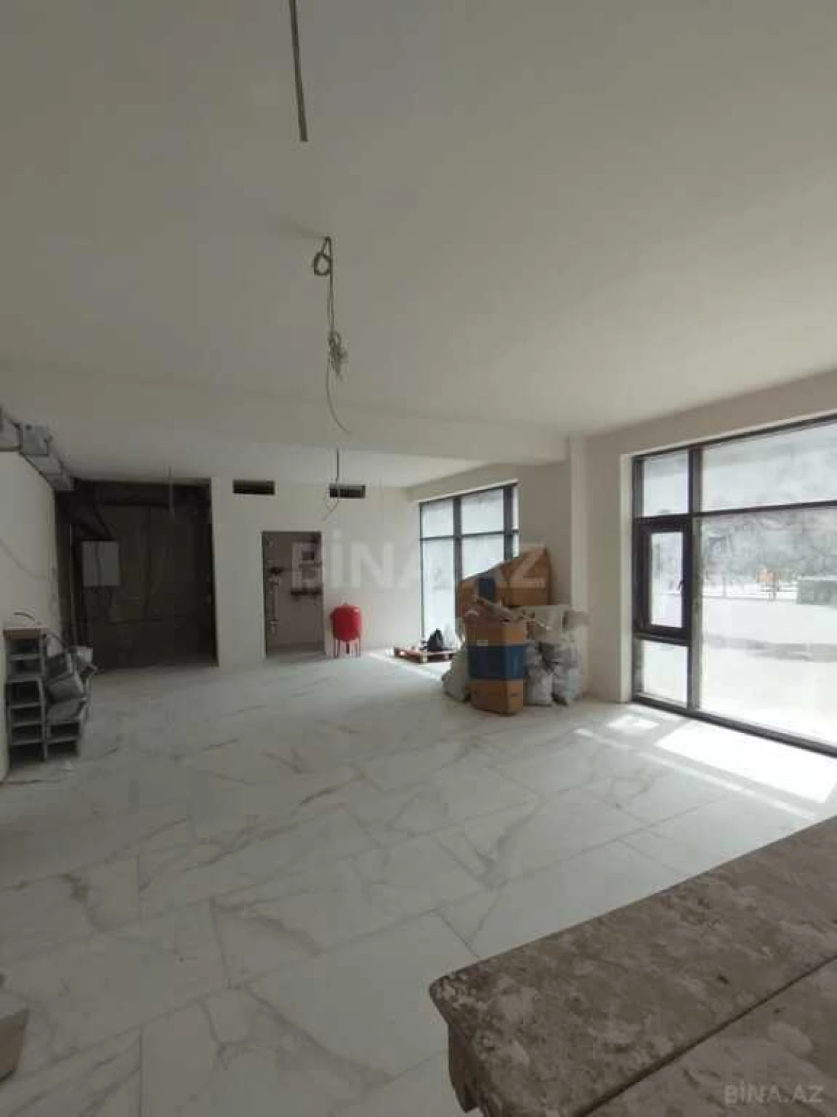 Satılır obyekt 700 m²