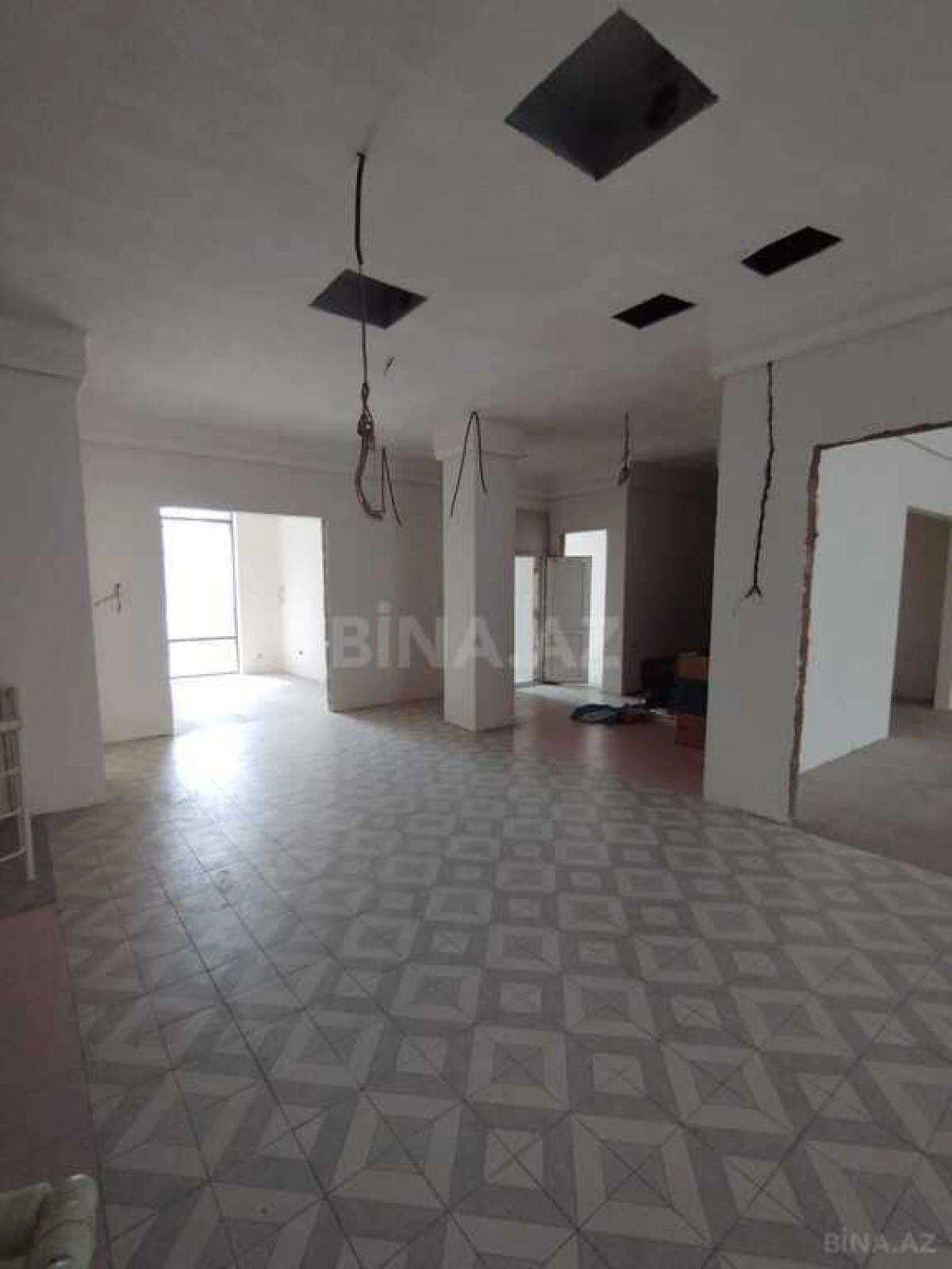 Satılır obyekt 700 m²