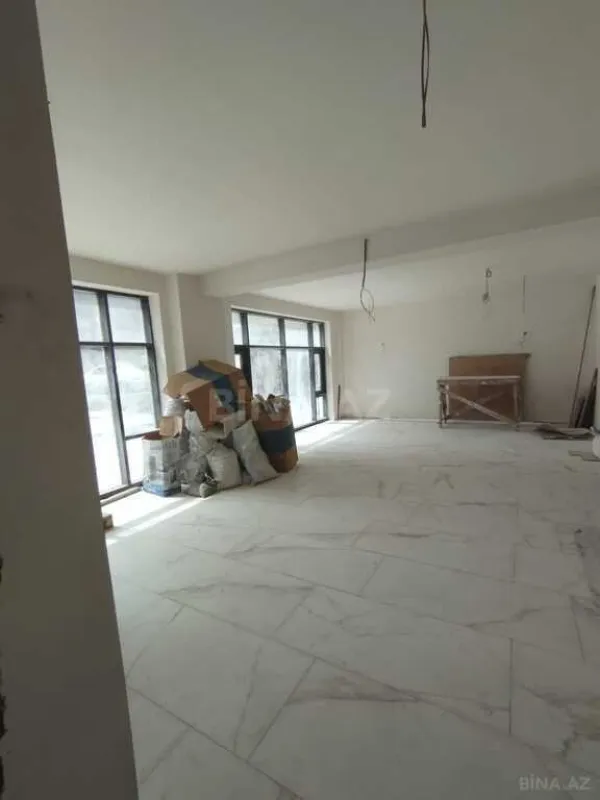 Satılır obyekt 700 m²