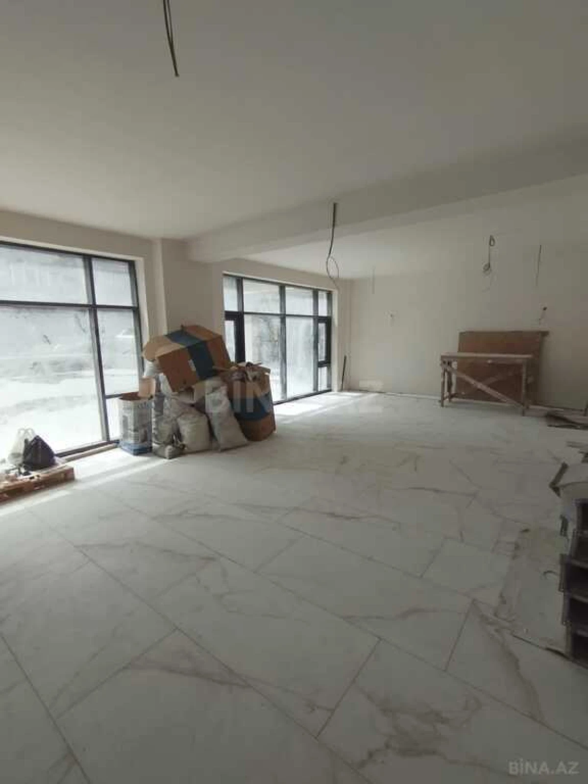 Satılır obyekt 700 m²