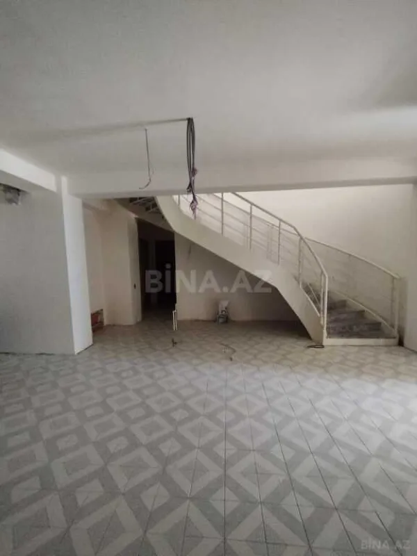 Satılır obyekt 700 m²