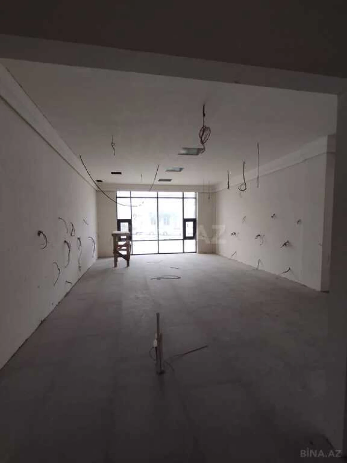 Satılır obyekt 700 m²