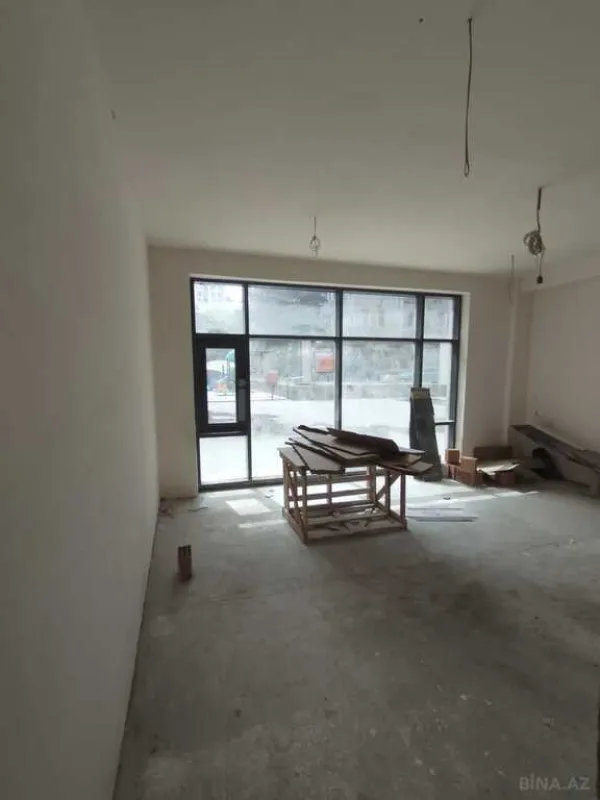 Satılır obyekt 700 m²