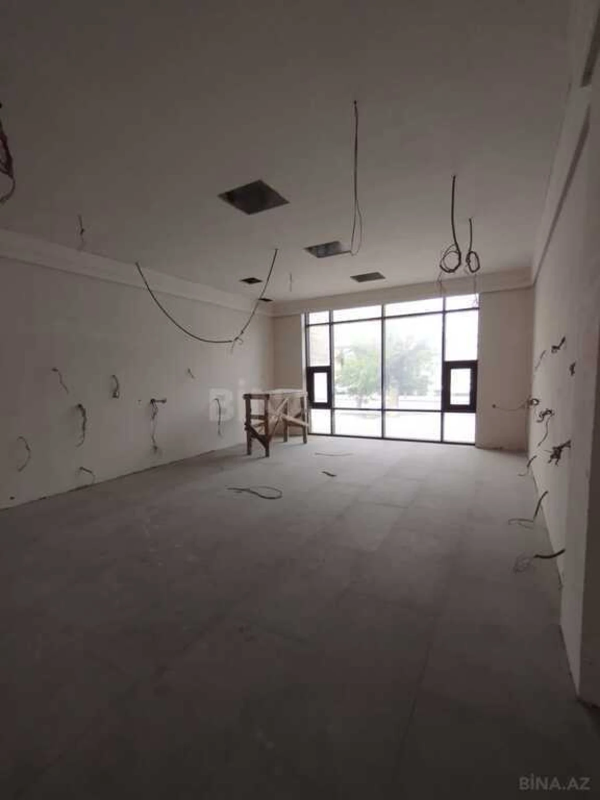 Satılır obyekt 700 m²