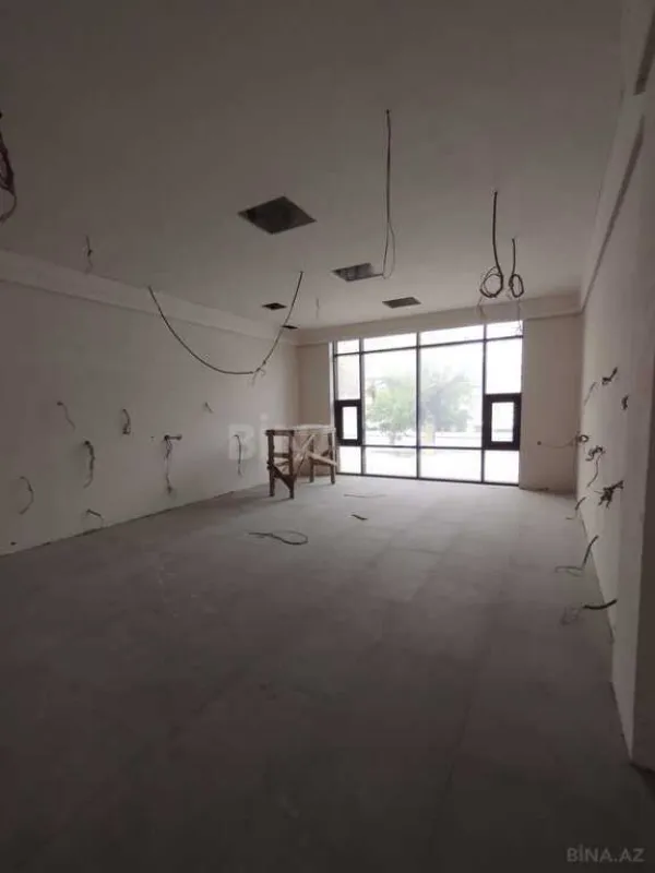 Satılır obyekt 700 m²