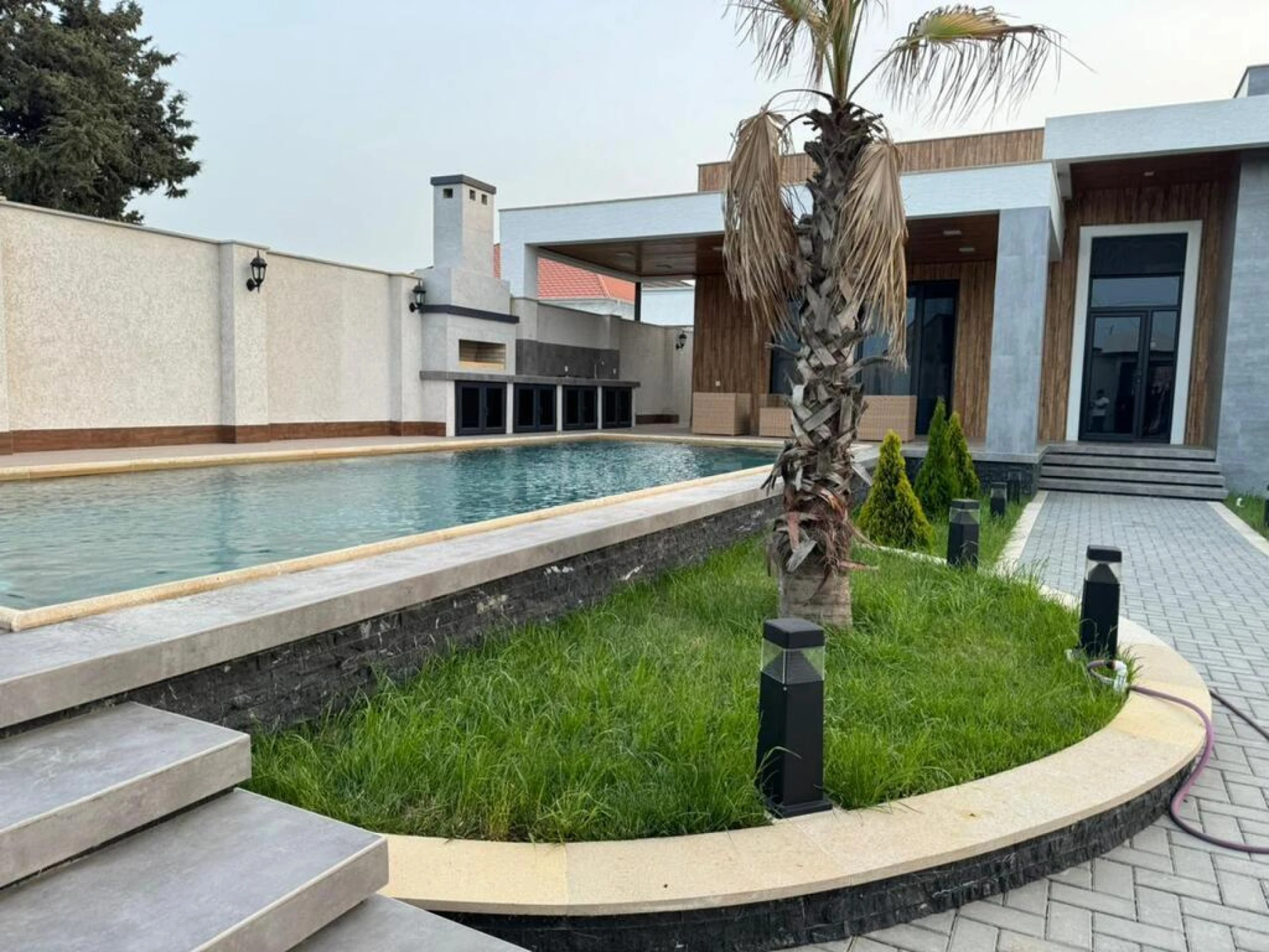 Kirayə verilir 5 otaqlı həyət evi 240 m²