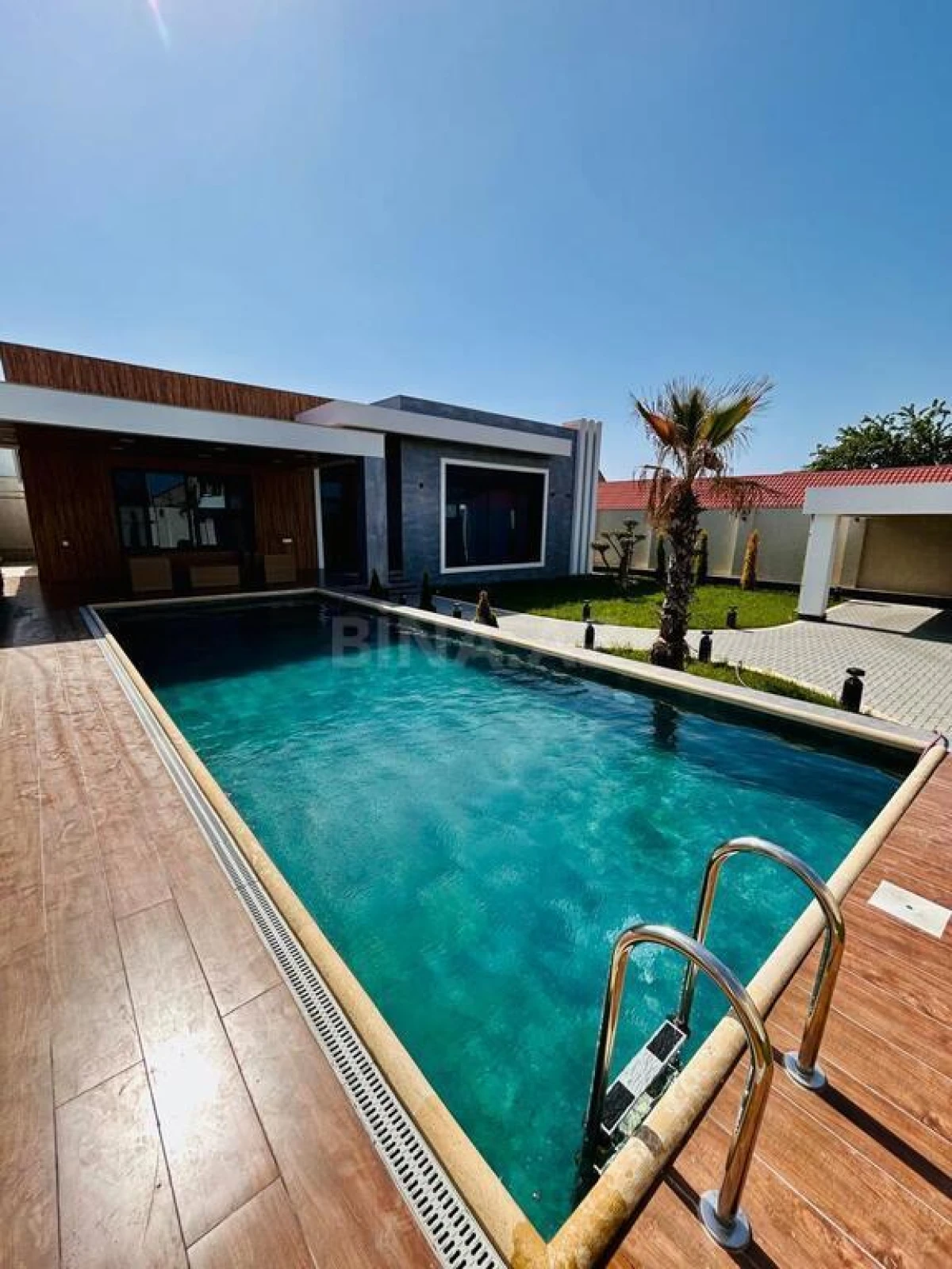 Kirayə verilir 5 otaqlı həyət evi 240 m²