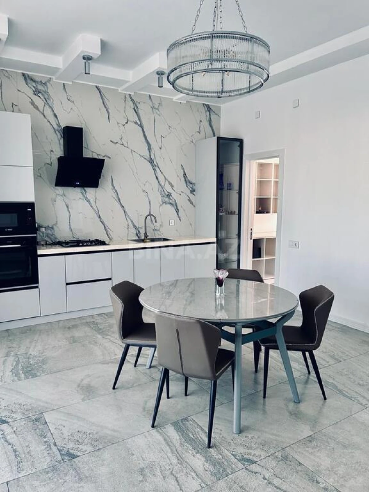 Kirayə verilir 5 otaqlı həyət evi 240 m²