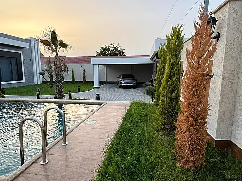 Kirayə verilir 5 otaqlı həyət evi 240 m²