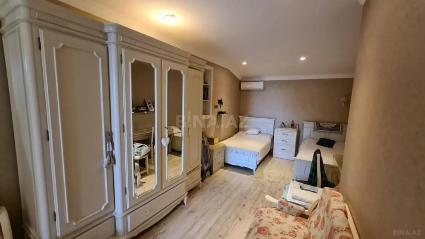 Kirayə verilir 6 otaqlı həyət evi 400 m²