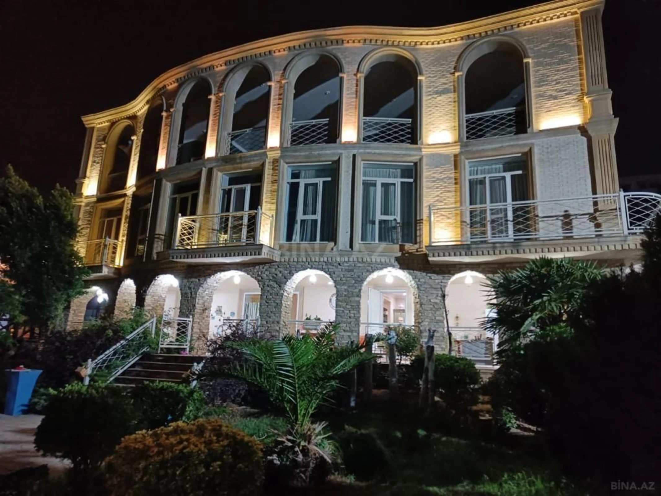 Kirayə verilir 6 otaqlı həyət evi 400 m²