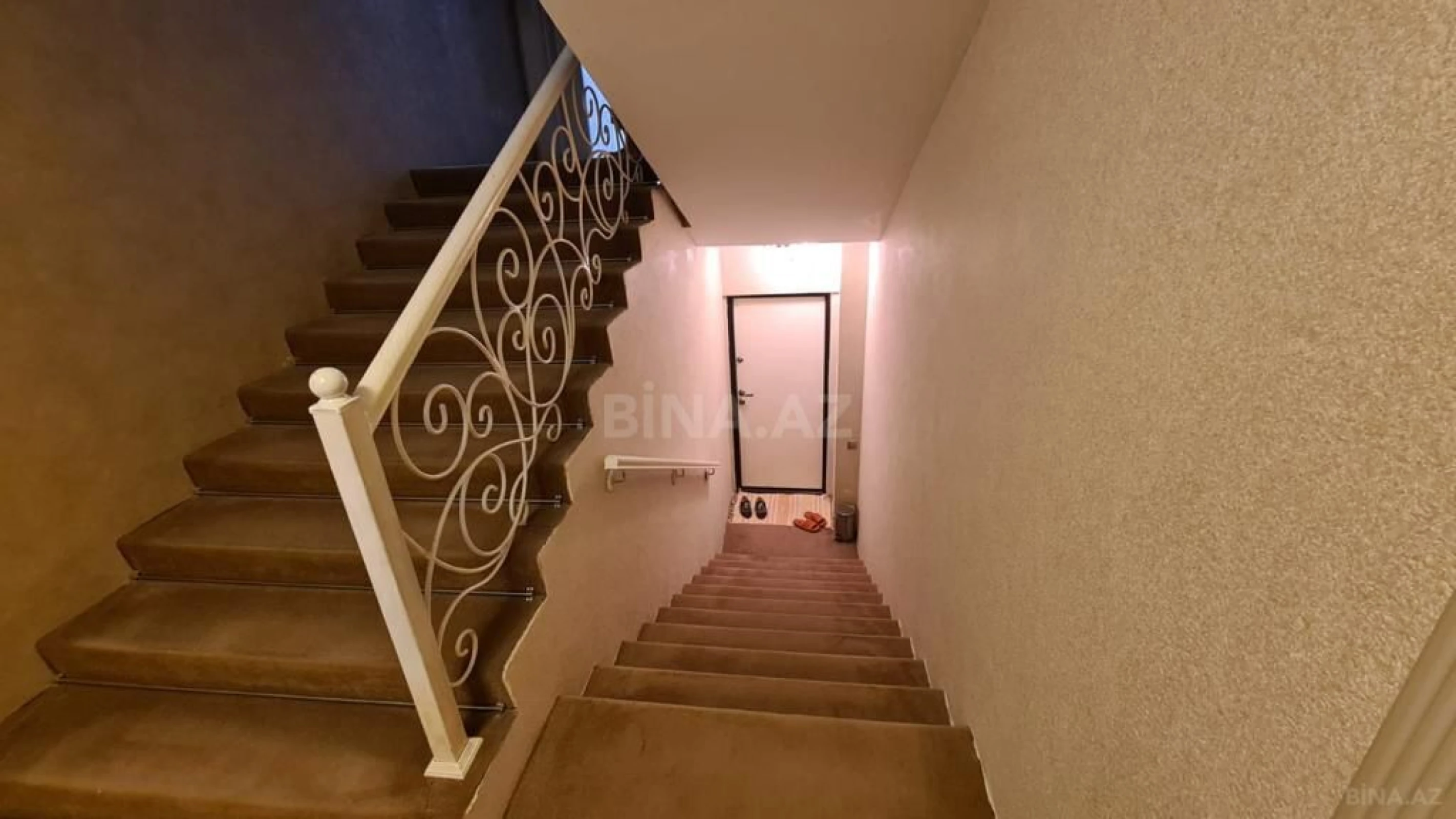 Kirayə verilir 6 otaqlı həyət evi 400 m²