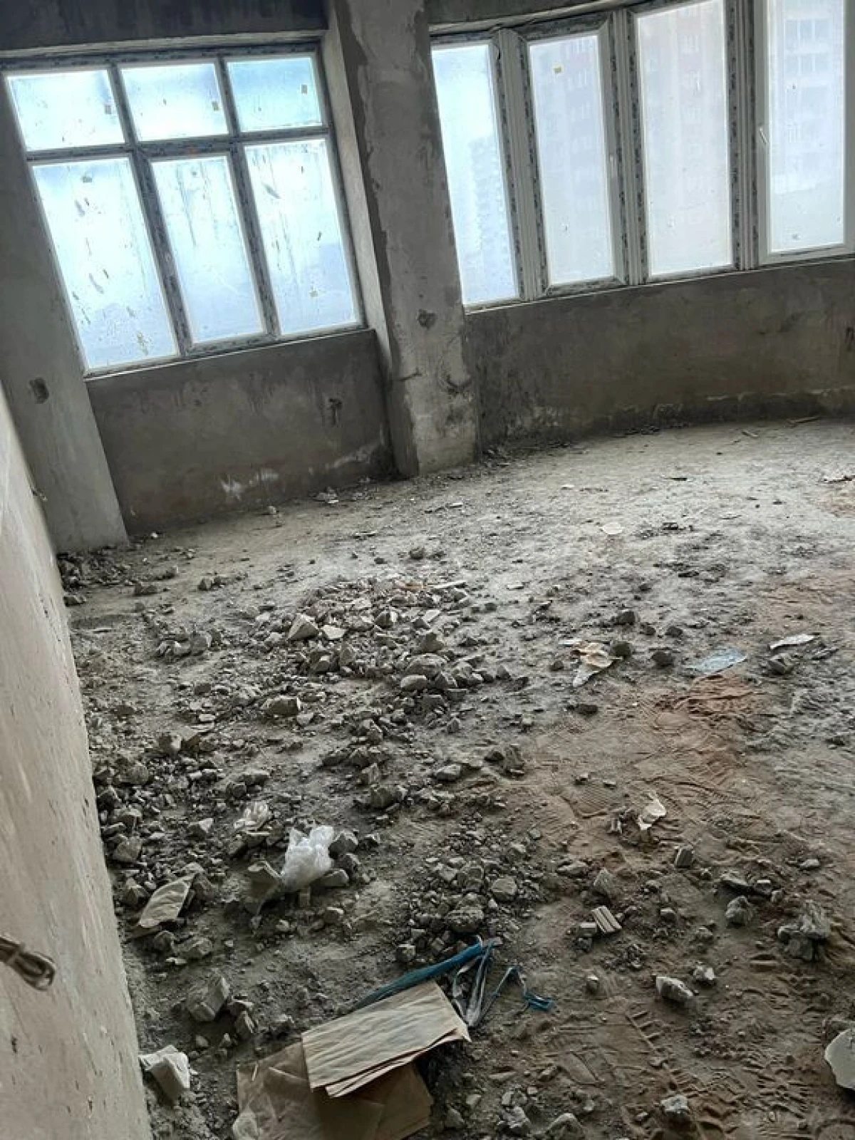 Satılır 4 otaqlı mənzil 220 m²