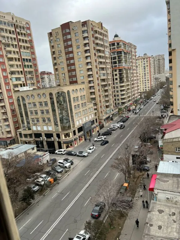 Satılır 4 otaqlı mənzil 220 m²