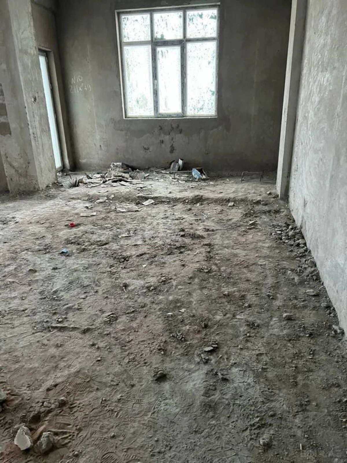 Satılır 4 otaqlı mənzil 220 m²