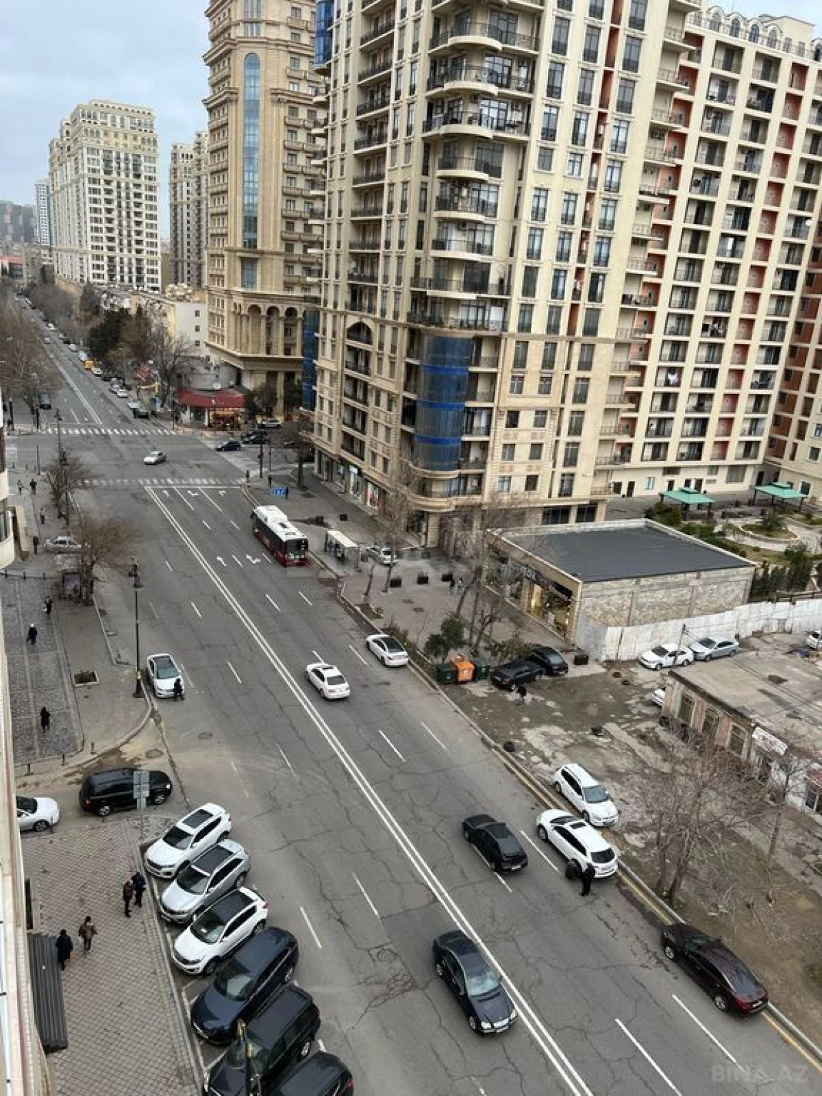 Satılır 4 otaqlı mənzil 220 m²