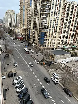 Satılır 4 otaqlı mənzil 220 m²