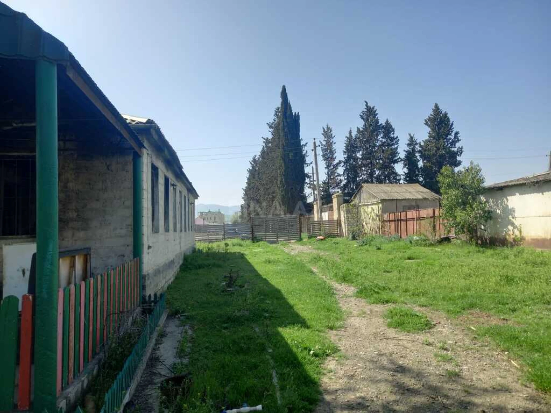 Satılır obyekt 175 m²