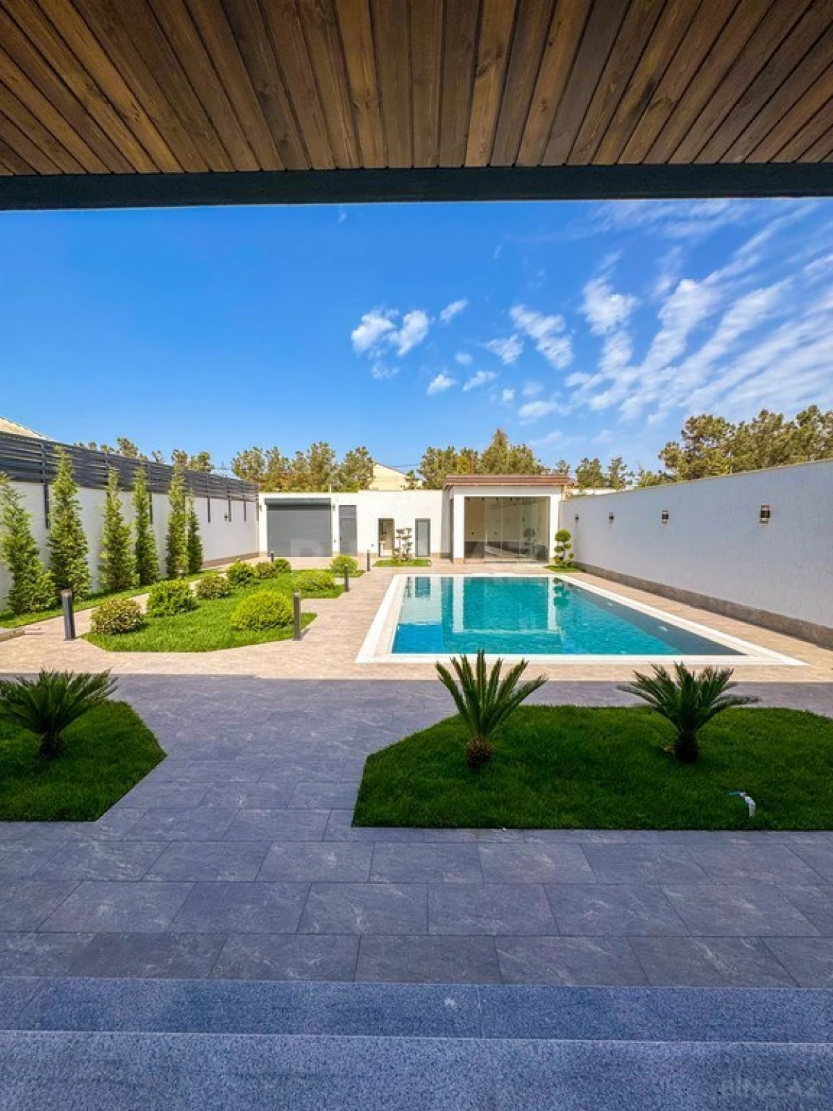 Satılır 5 otaqlı həyət evi 180 m²