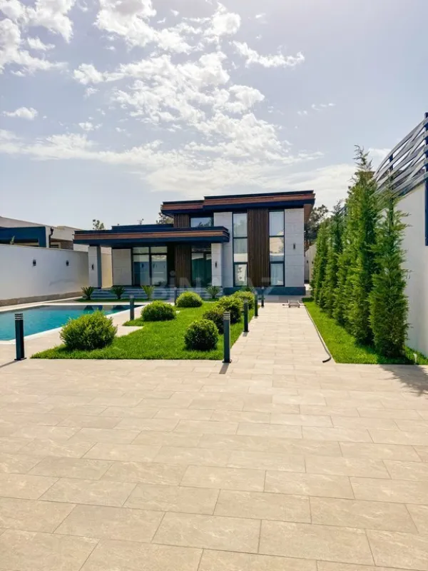 Satılır 5 otaqlı həyət evi 180 m²