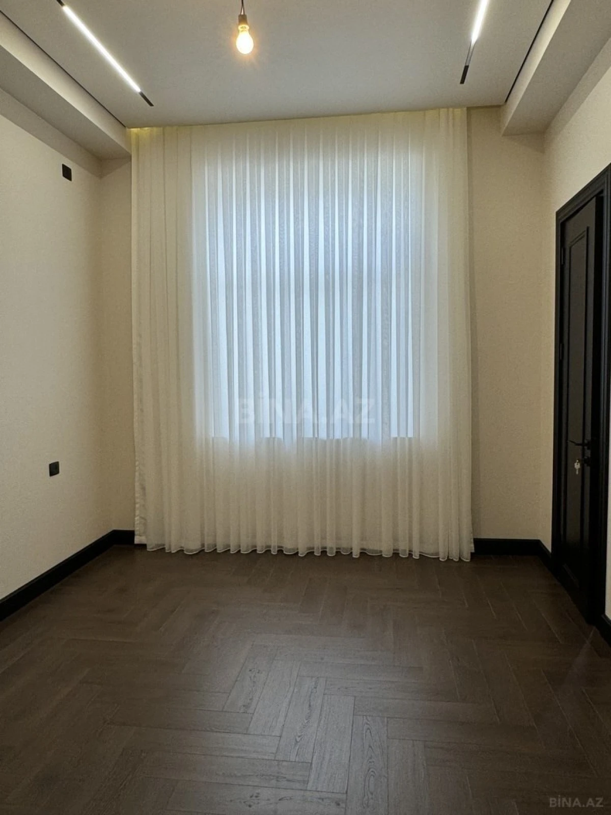 Satılır 5 otaqlı həyət evi 180 m²