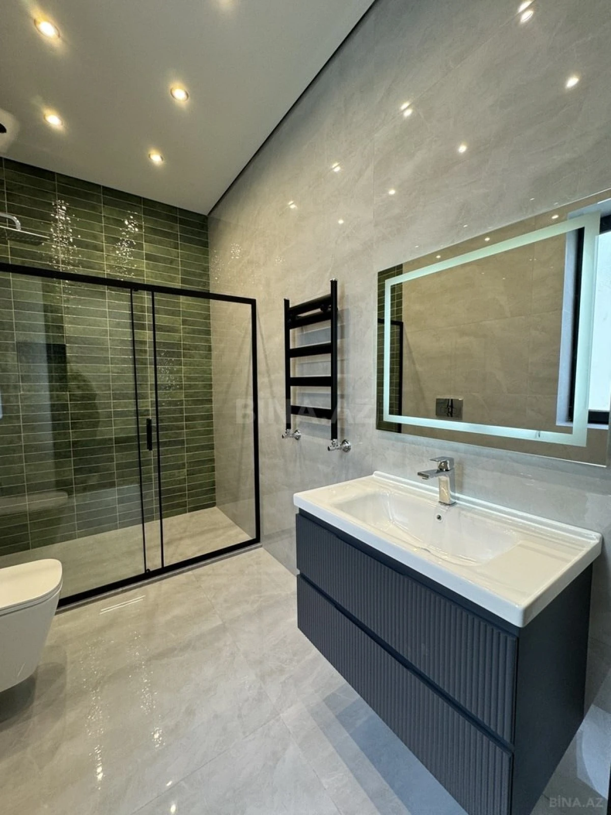 Satılır 5 otaqlı həyət evi 180 m²