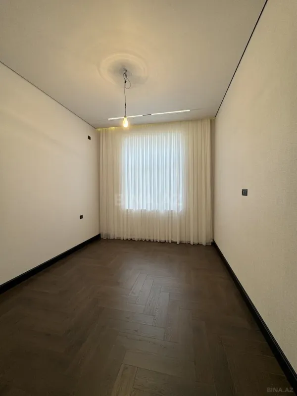 Satılır 5 otaqlı həyət evi 180 m²