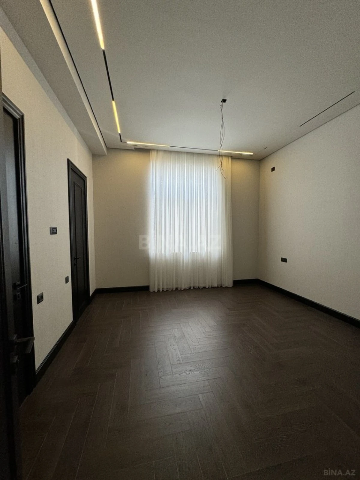 Satılır 5 otaqlı həyət evi 180 m²