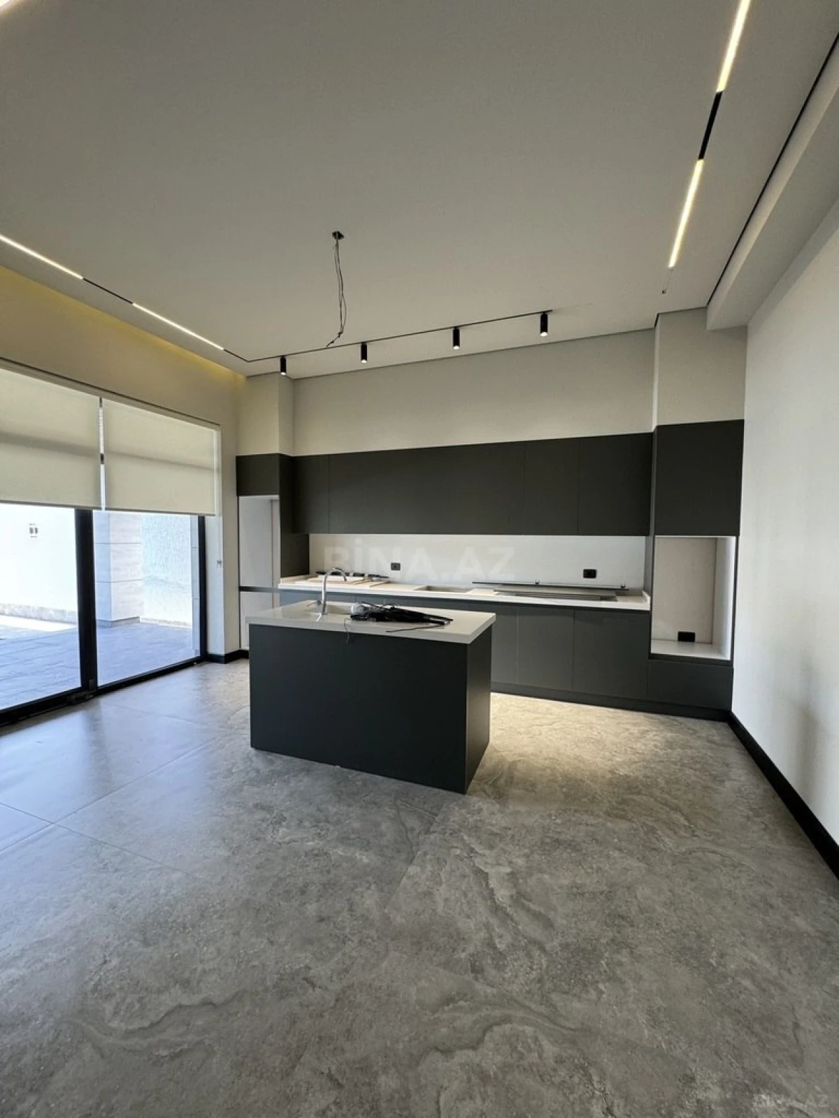 Satılır 5 otaqlı həyət evi 180 m²