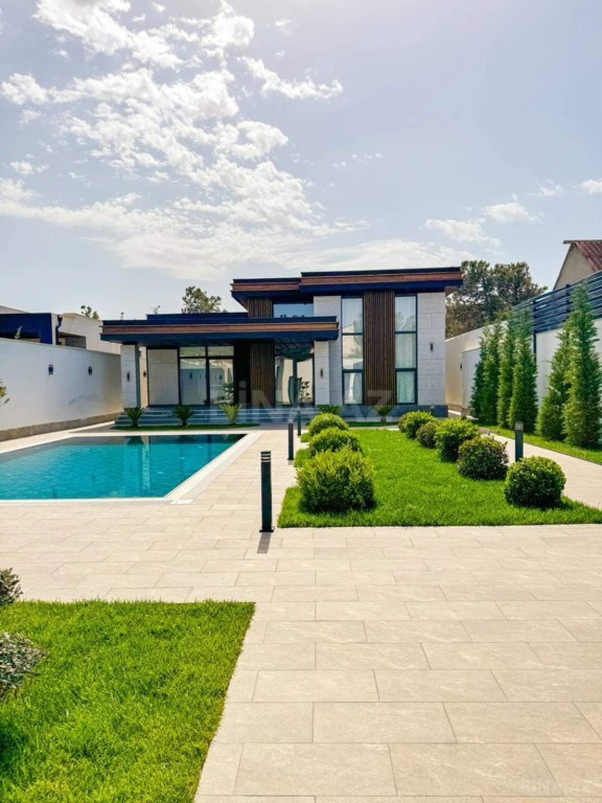 Satılır 5 otaqlı həyət evi 180 m²