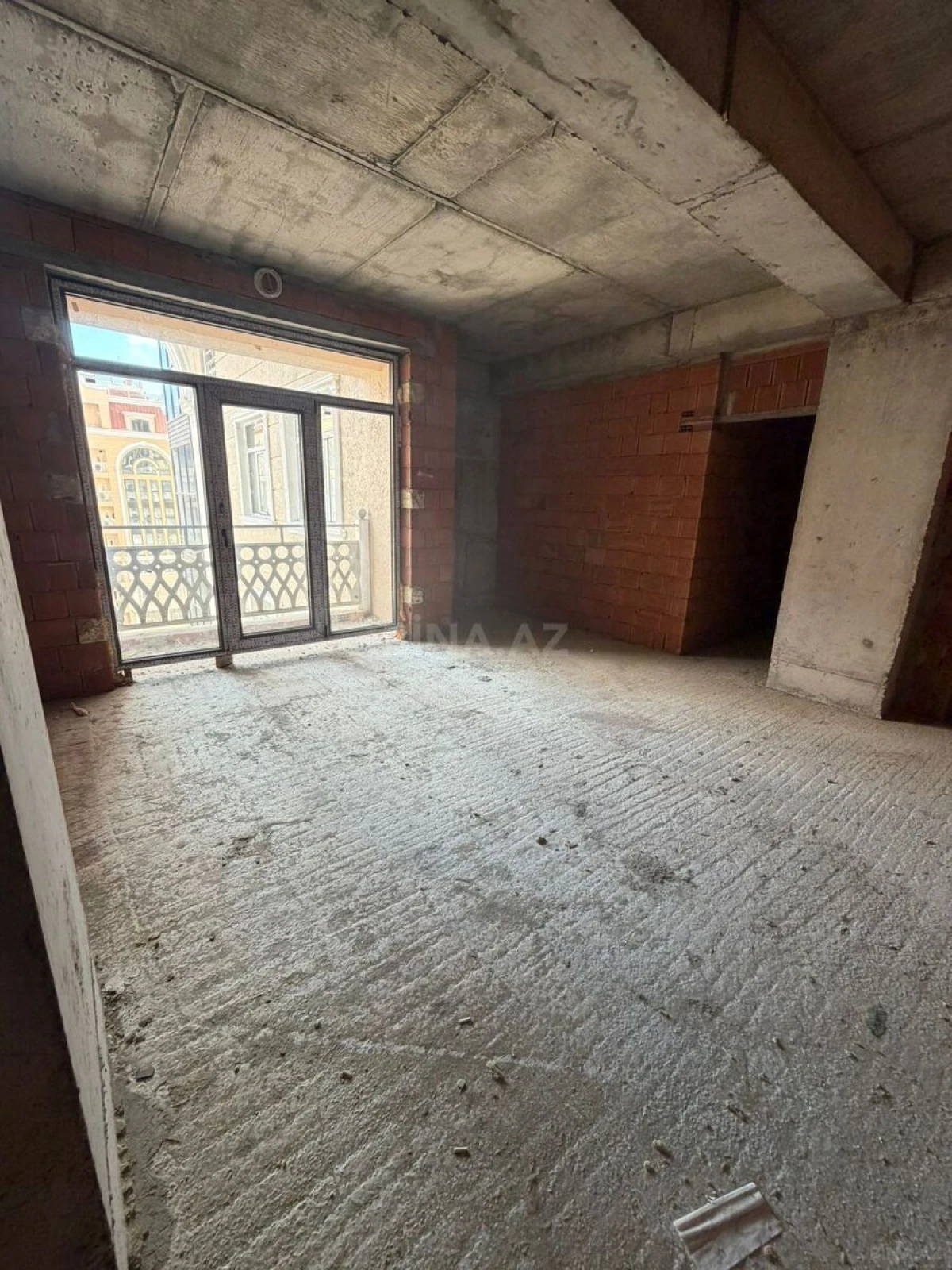 Satılır 3 otaqlı mənzil 173.8 m²