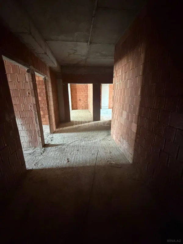 Satılır 3 otaqlı mənzil 173.8 m²