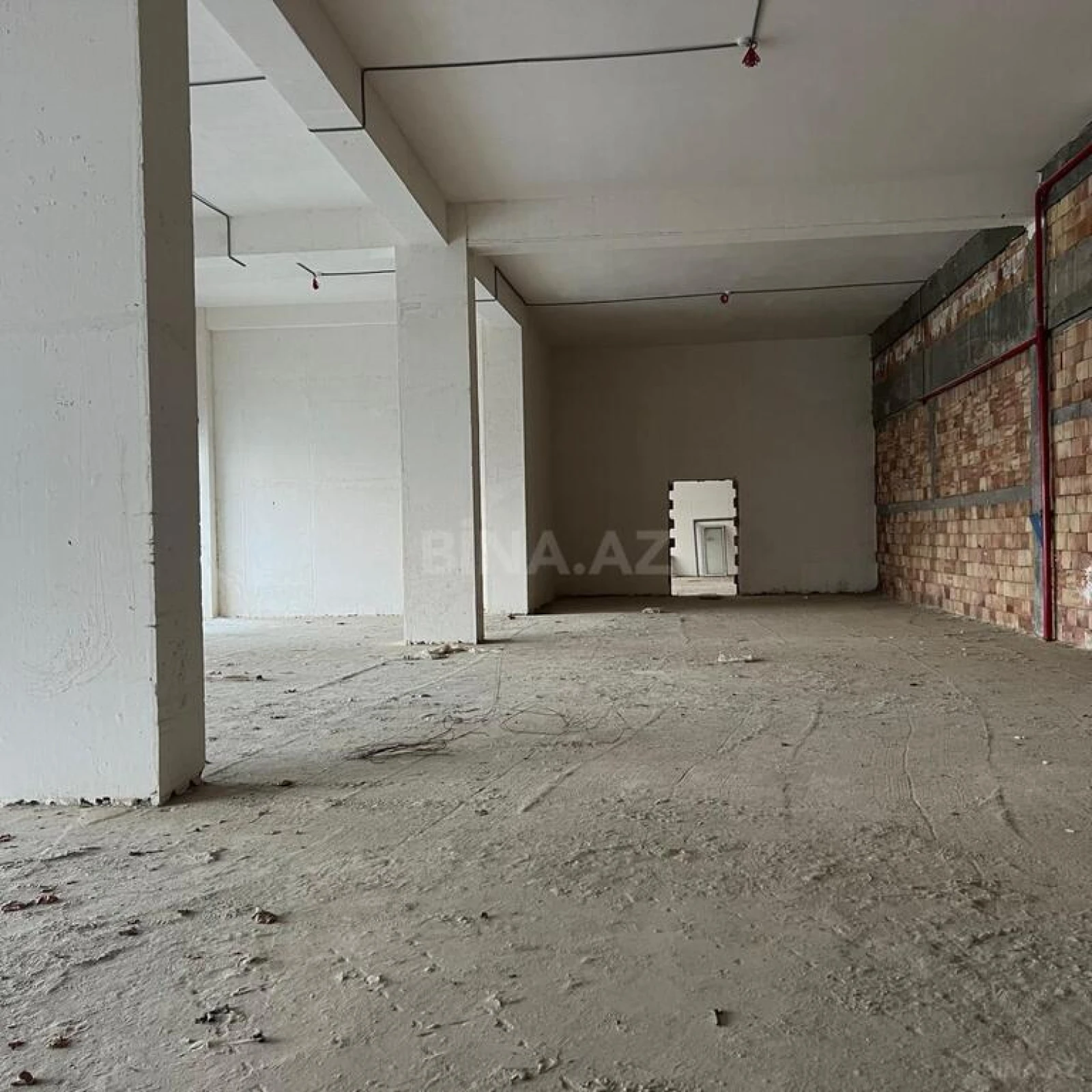 Satılır obyekt 175 m²