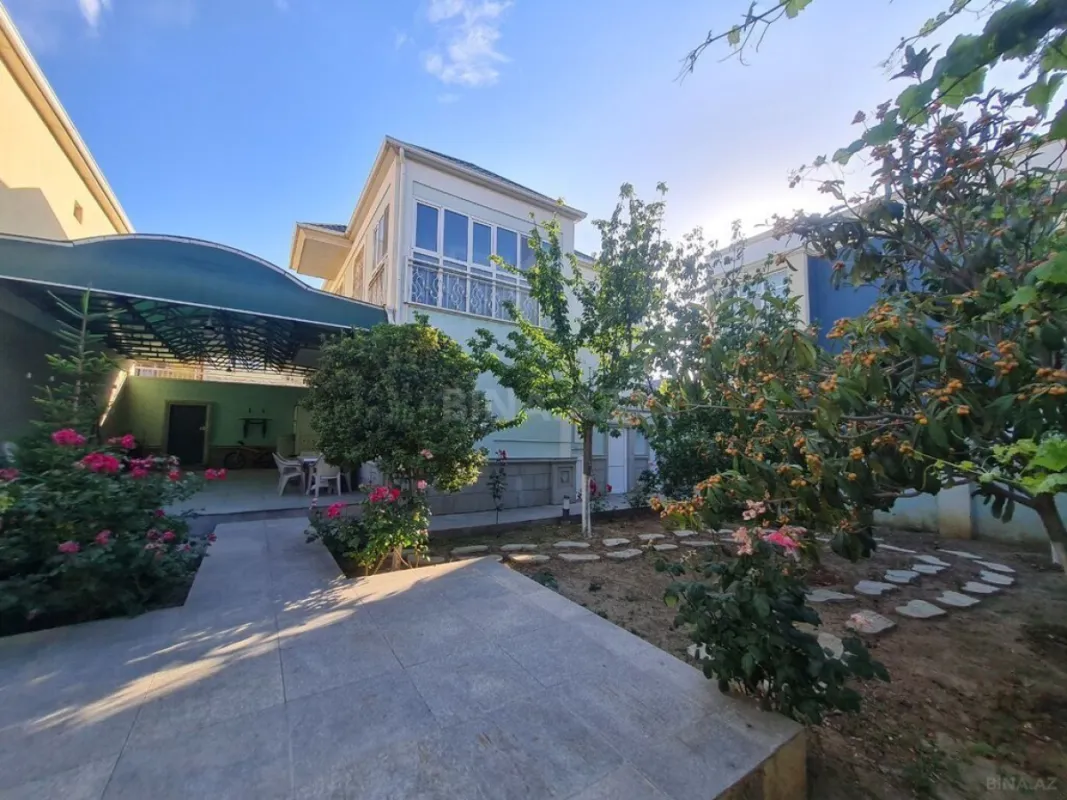 Satılır 4 otaqlı həyət evi 200 m²
